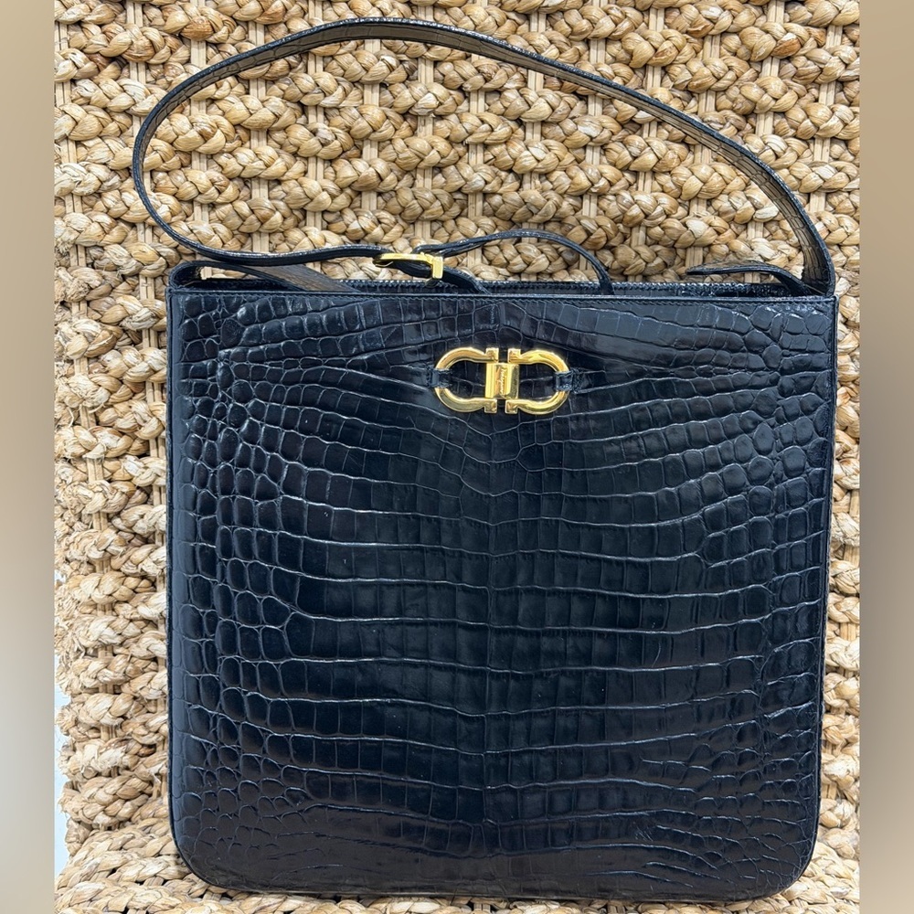 Salvatore‎ Ferragamo Gancini Shoulder Bag